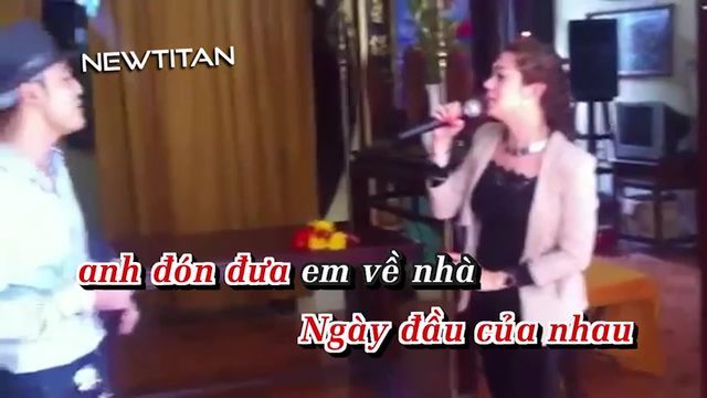 Ai Khổ Vì Ai (Karaoke)